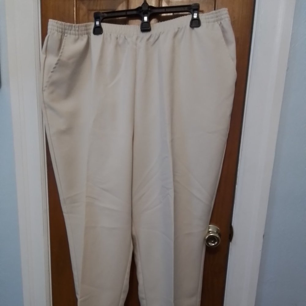Womens Plus size  slacks cream color size 22w. 100% Polyester. Light weight.